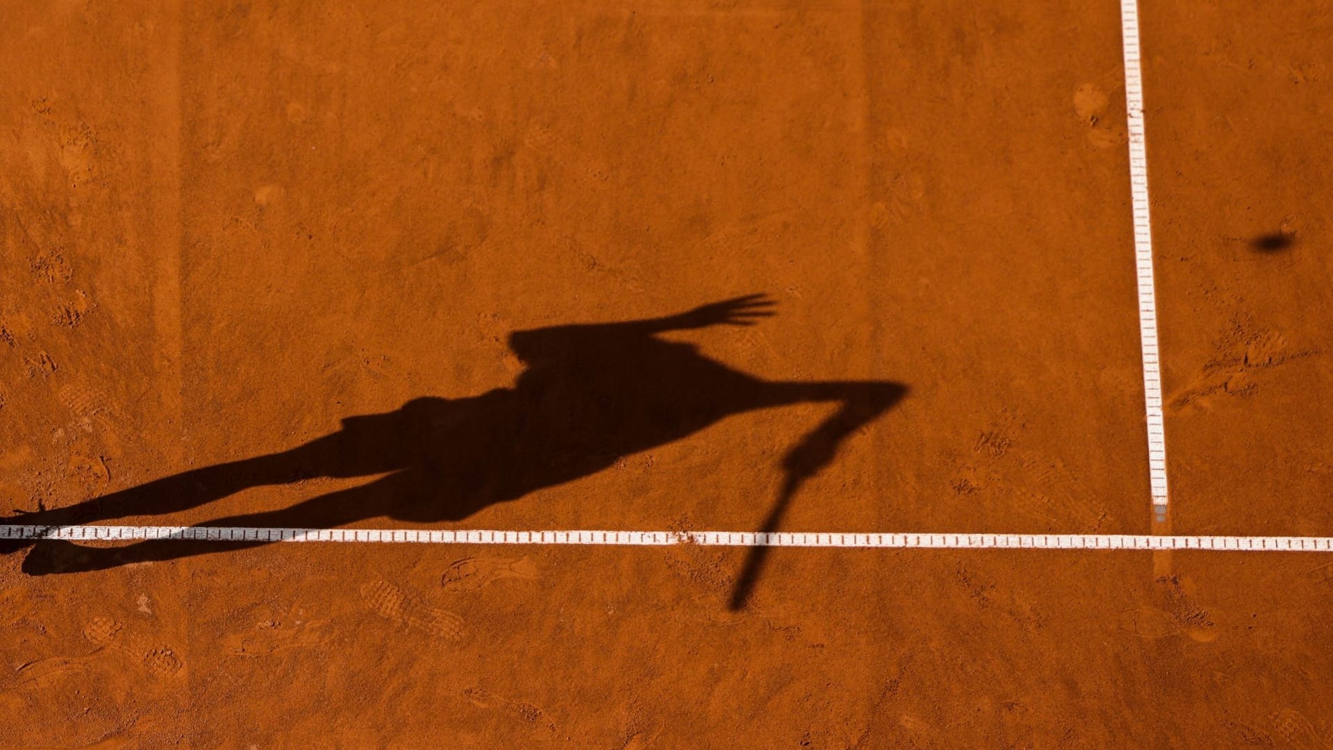 Tennistrainer lange gesperrt