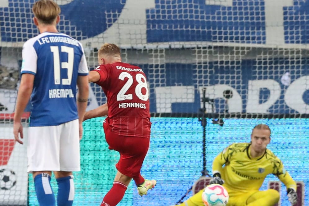 Das 1:0 für Düsseldorf: Rouwen Hennings (M.) trifft gegen Magdeburg.