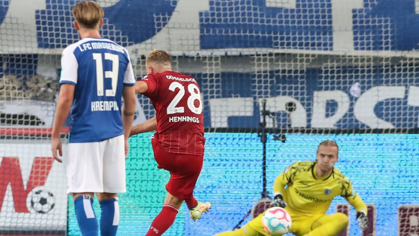 Das 1:0 für Düsseldorf: Rouwen Hennings (M.) trifft gegen Magdeburg.