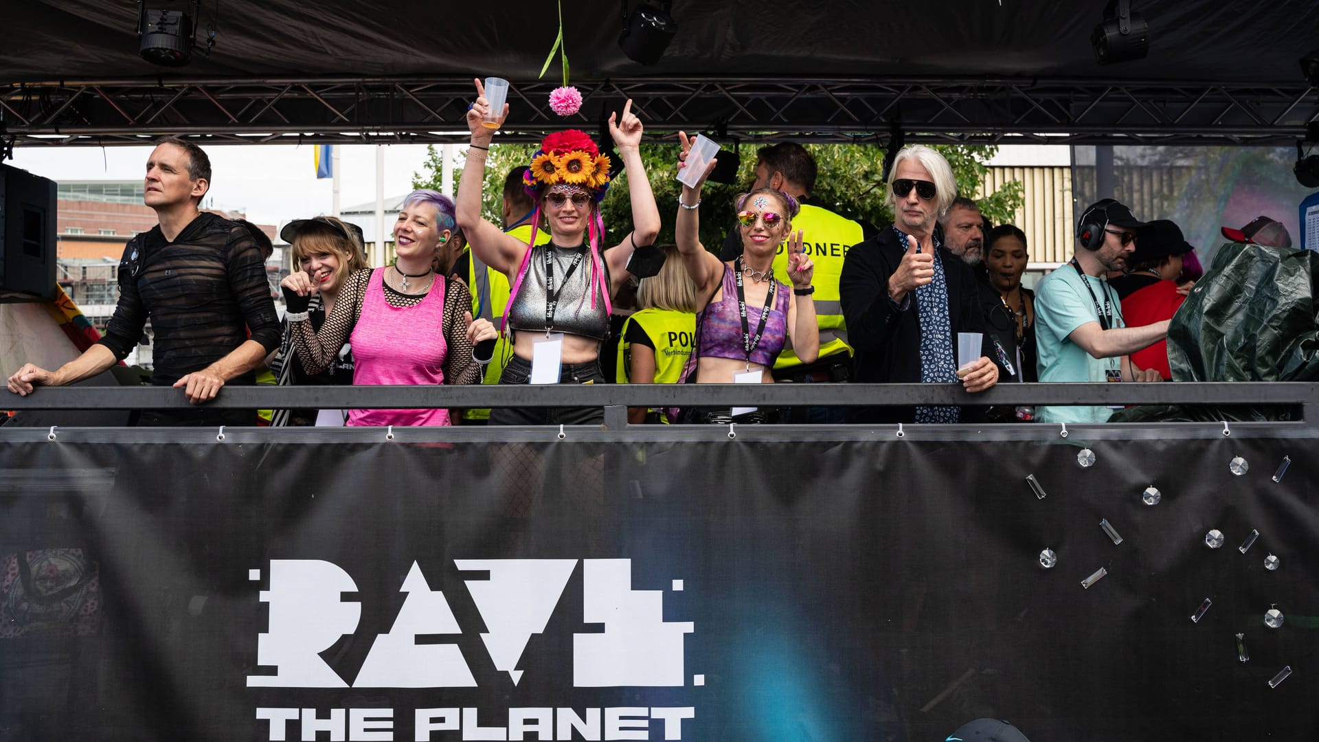 Technofans bei der Neuauflage der Loveparade am vergangenen Wochenende: In Mönchengladbach wird am Samstag nicht getanzt.