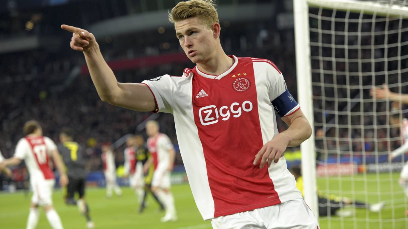 Matthijs de Ligt mit der Kapitänsbinde bei Ajax.