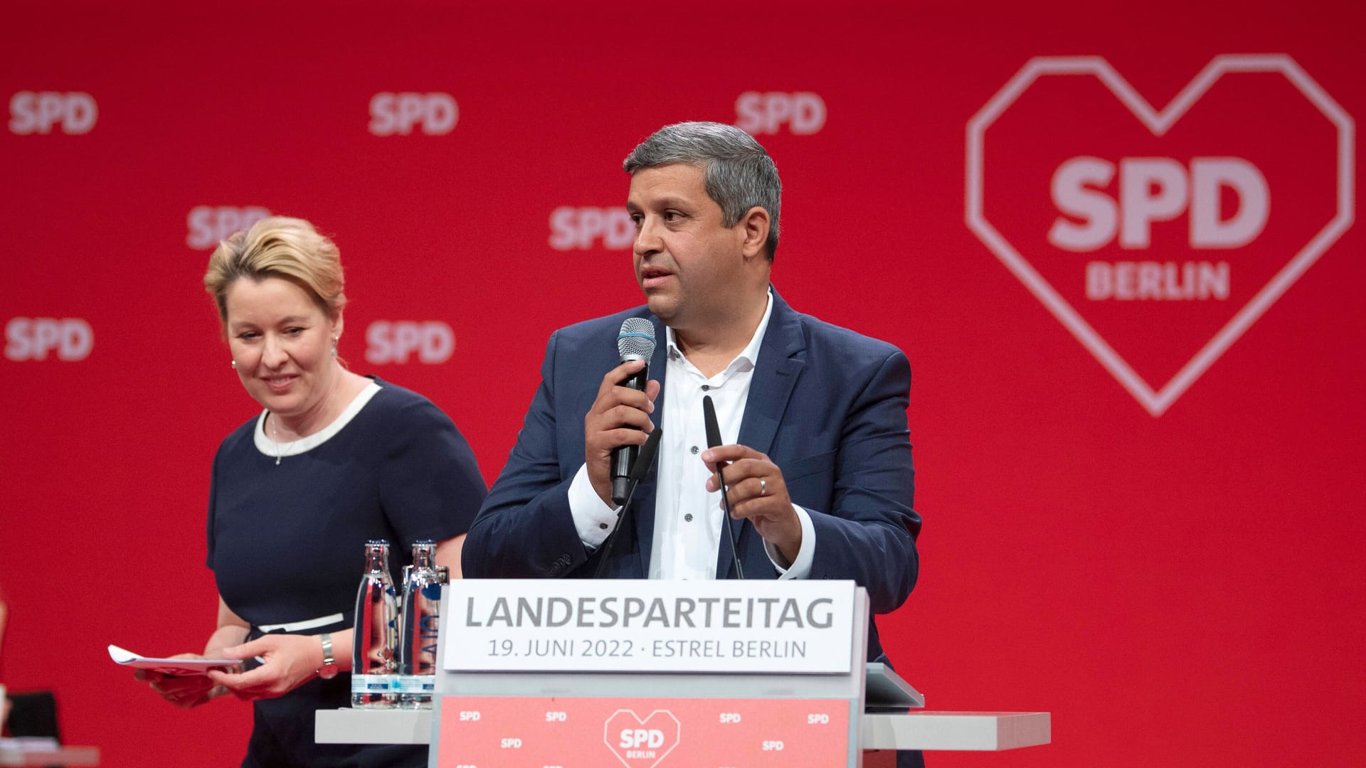 Giffey und Saleh (Archivfoto): Ein Brandbrief sorgt innerhalb der Berliner SPD für Aufsehen. Giffey und Saleh (Archivfoto): Ein Brandbrief sorgt innerhalb der Berliner SPD für Aufsehen.