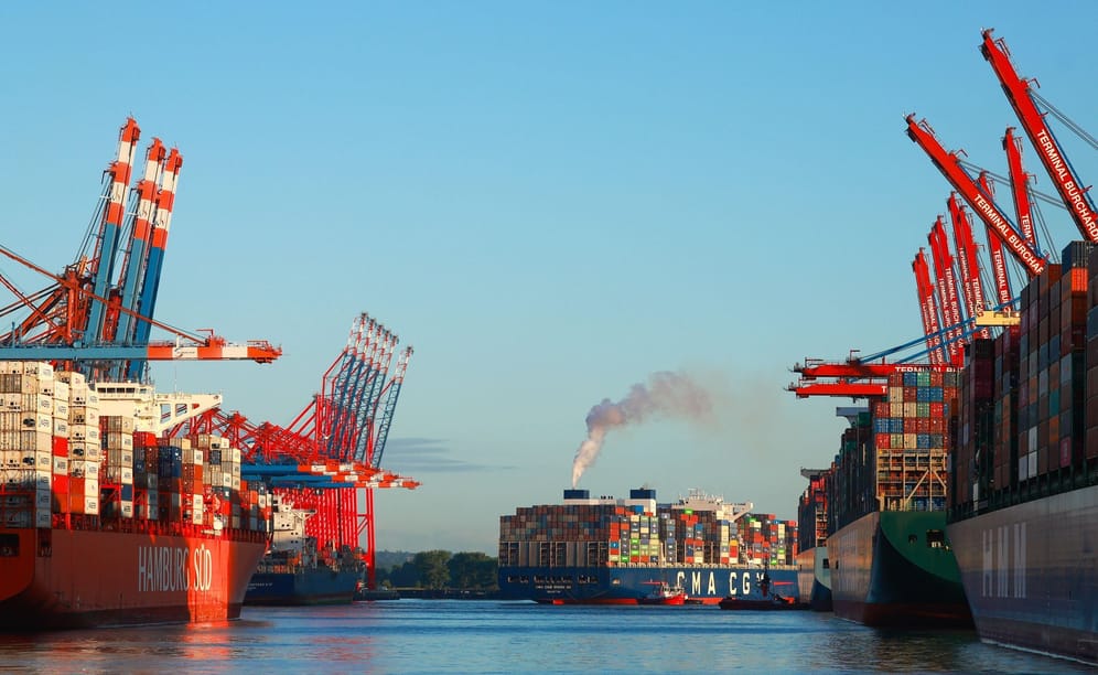 Containerumschlag im Hafen Hamburg