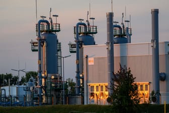Erdgasspeicher in Bernburg (Symbolbild): Industrie- und Haushaltskunden kommt die Gaskrise durch eine geplante Umlage teuer zu stehen.