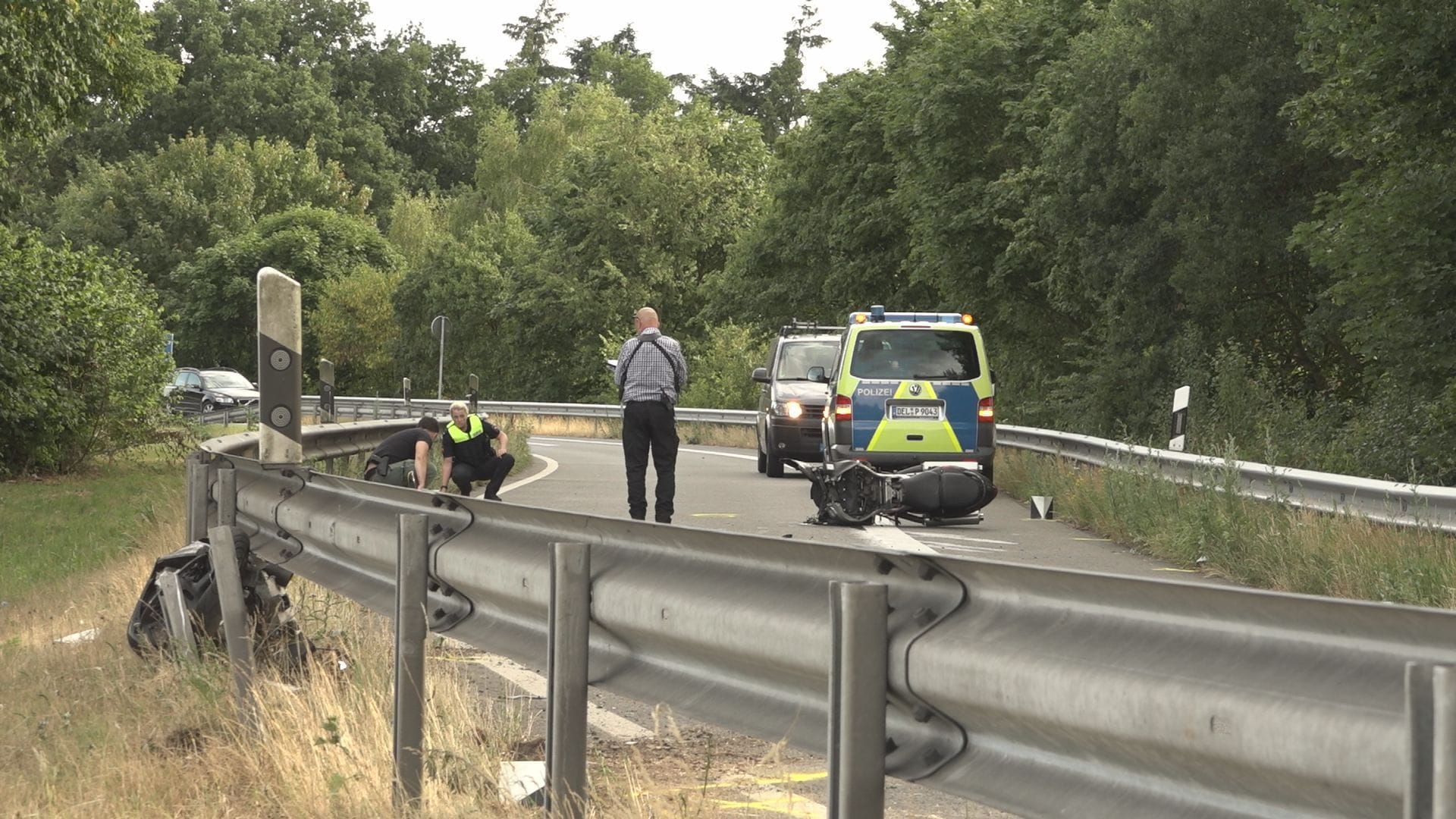 Unfall auf der A29-Ausfahrt bei Ahlhorn: Ein junger Motorradfahrer verunglückte tödlich. Unfall auf der A29-Ausfahrt bei Ahlhorn: Ein junger Motorradfahrer verunglückte tödlich.