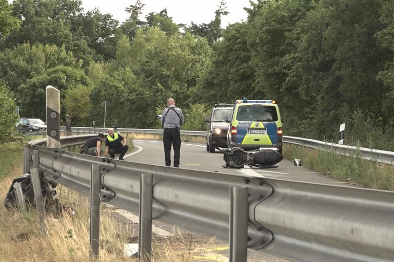 Unfall auf der A29-Ausfahrt bei Ahlhorn: Ein junger Motorradfahrer verunglückte tödlich.
