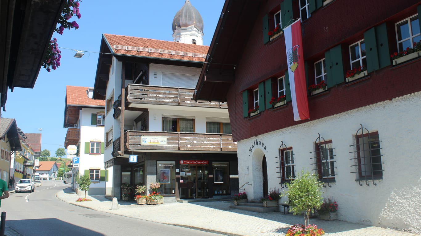 Nesselwang im Ostallgäu ist einer der bekanntesten Wintersportorte in Bayern (Archivibild): Jetzt ist Bundeskanzler Olaf Scholz hier zu Gast.