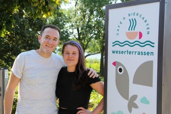Frischer Wind in den Weserterrassen: Pächter Philip Larisch und Betriebsleiterin Sarah Steffens wollen genau dafür sorgen.