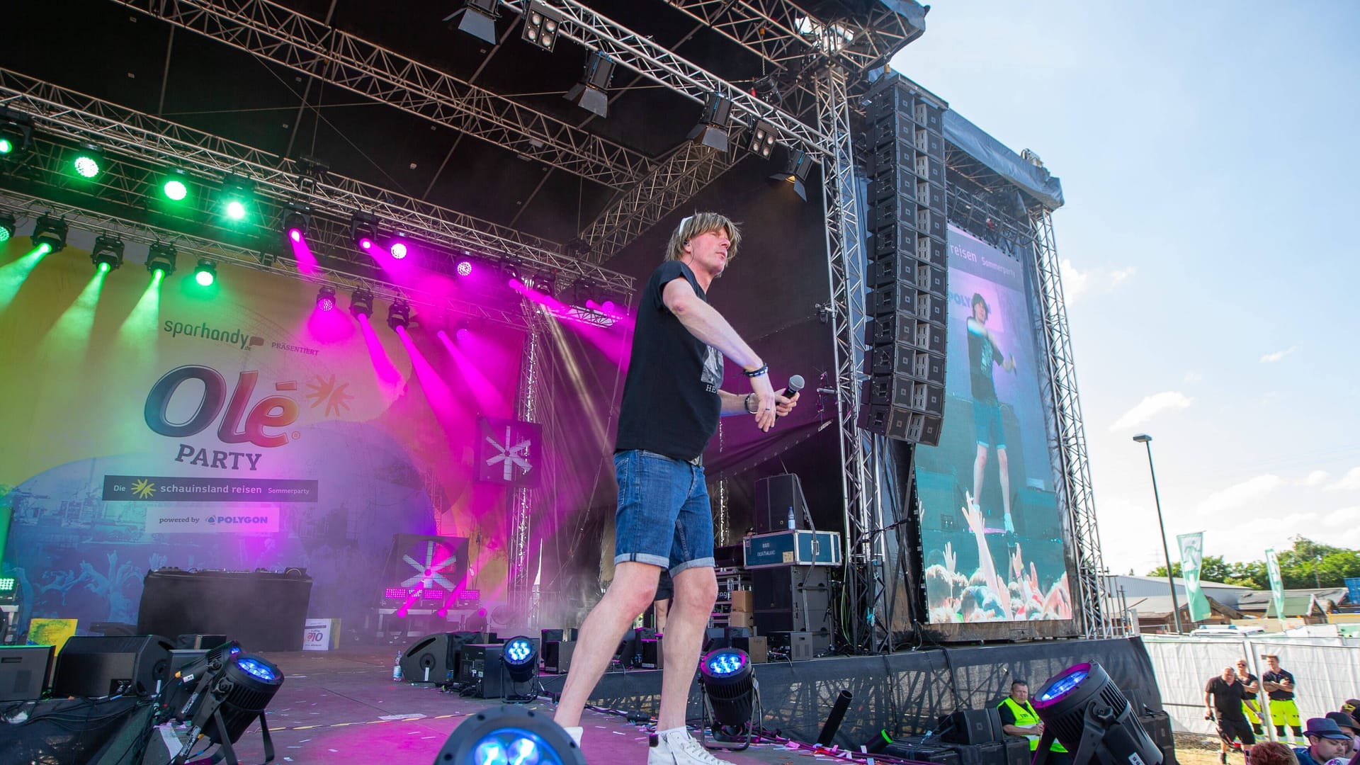 Schlagersänger Mickie Krause beim der Olé Party im Juni in Oberhausen (Archivbild): Er wird auch das Publikum in Dortmund anheizen.