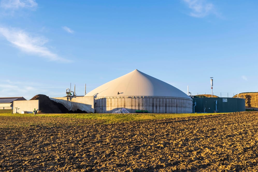 Eine Biogasanlage steht bei Backnang in Baden-Württemberg: Rund 1000 solcher Anlagen gibt es im Land. Die könnten ihre Produktion aus kurzfristig steigern.