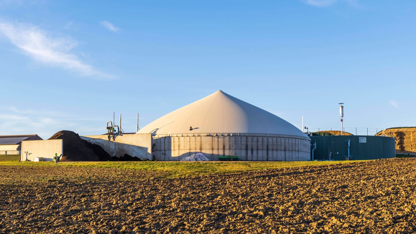 Eine Biogasanlage steht bei Backnang in Baden-Württemberg: Rund 1000 solcher Anlagen gibt es im Land. Die könnten ihre Produktion aus kurzfristig steigern.
