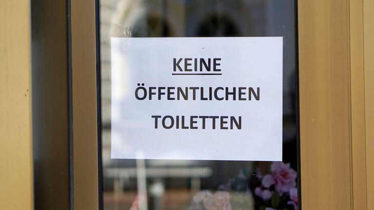 Ein Hinweis zur Toilettennutzung (Archivbild): In Gelsenkirchen ist ein Klostreit eskaliert.