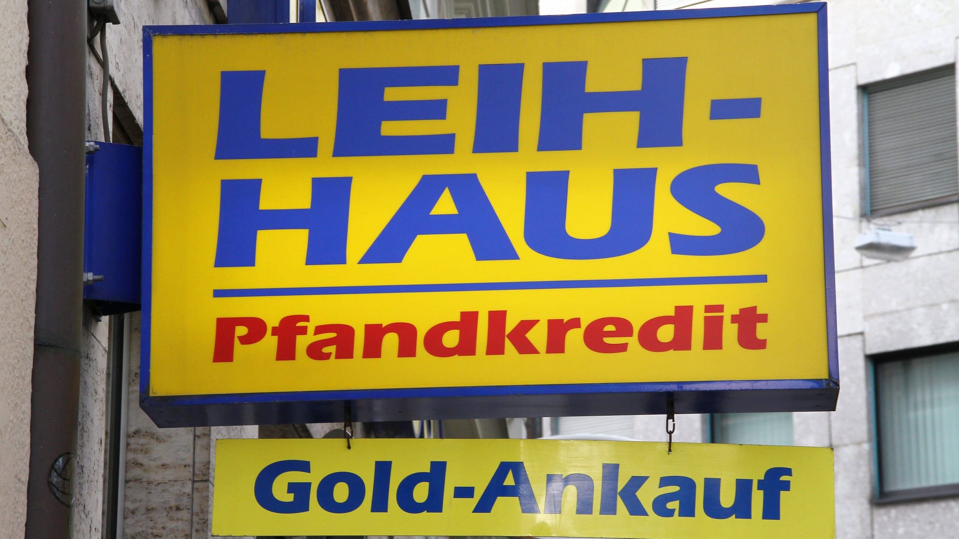 Ein Schild von einem Pfandhaus (Symbolbild): In anderen Städten hatte die Frau bereits Erfolg mit ihrer Masche. Ein Schild von einem Pfandhaus (Symbolbild): In anderen Städten hatte die Frau bereits Erfolg mit ihrer Masche.