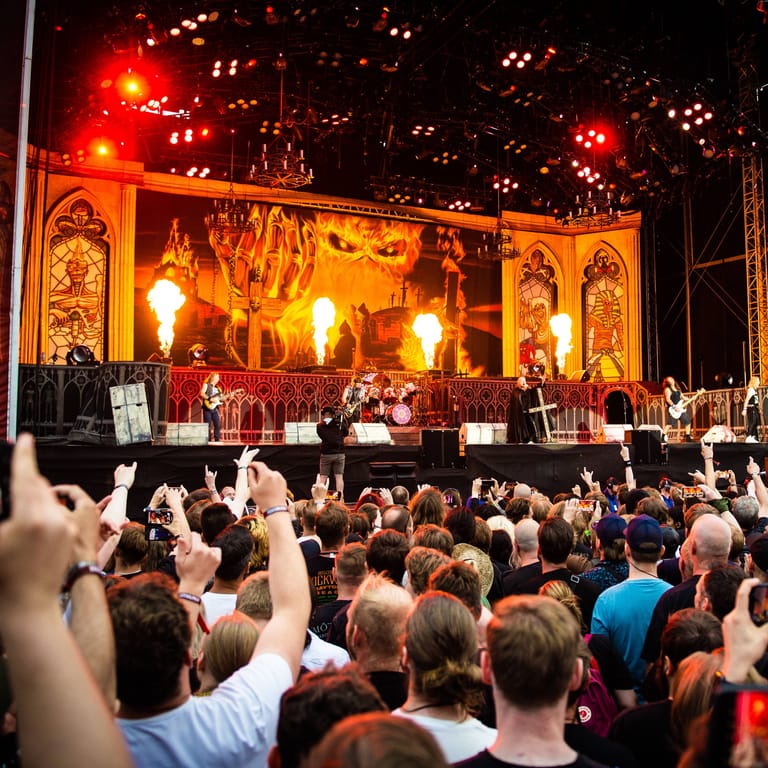 Iron Maiden im Juni 2022 bei einem Festival in Oslo: So oder so ähnlich könnte das Bühnenbild am Sonntag in Stuttgart auch aussehen.
