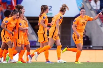 Die Spielerinnen der Niederlande feiern das 1:0: Der Sieg gegen Portugal fiel knapper aus als erwartet.