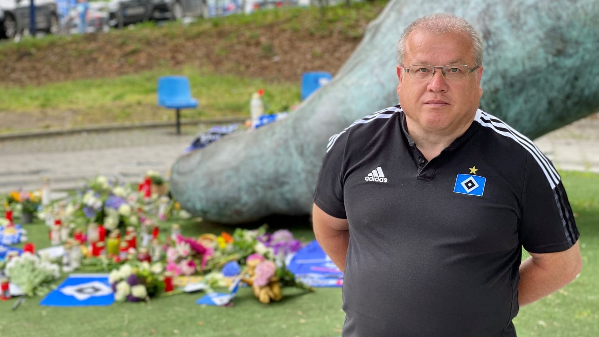 Roland aus Bayern ist schon sein ganzes Leben HSV-Fan: Sein Vater brachte ihn zum norddeutschen Klub.