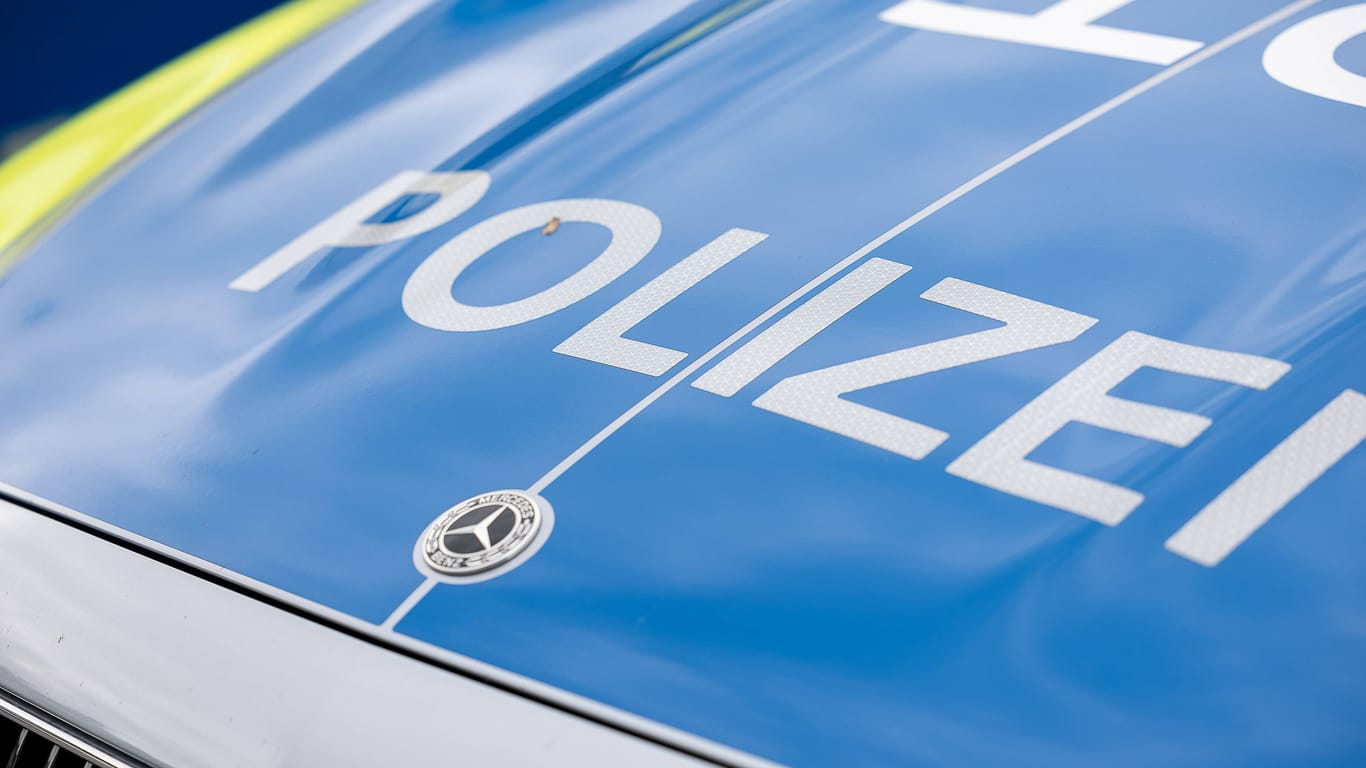Ein Polizeiauto (Symbolbild). Nachdem die Polizei Hannover nach einem Mädchen aus Hannover-Vahrenheide gesucht hat, wurde sie wohlbehalten aufgefunden.