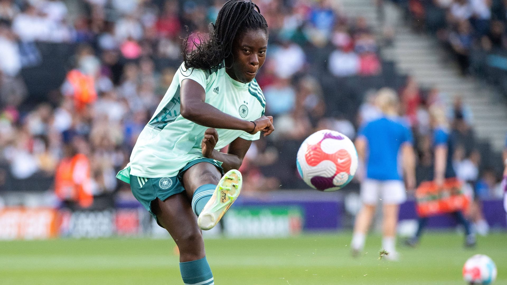 Nicole Anyomi: Die DFB-Frauen haben ihr Training wegen der Hitze in England an die Bedingungen angepasst.