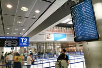 Kurze Warteschlangen und kaum Flugausfälle: Am Flughafen Stuttgart läuft es derzeit beinahe reibungslos.