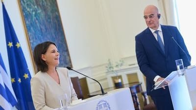 Bundesaußenministerin Annalena Baerbock und ihr griechischer Amtskollege Nikos Dendias: Bei ihrem Antrittsbesuch sicherte die Grünen-Politikerin Griechenland die deutsche Solidarität im Streit mit der Türkei zu.