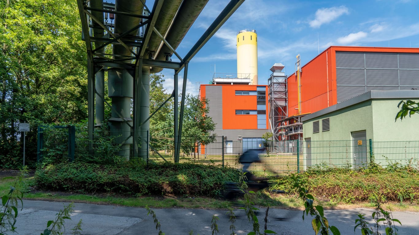 Erdgasbetriebenes Heizkraftwerk der Stadtwerke Bochum (Archivbild): Die Preise für Erdgas sind so hoch wie seit vier Monaten nicht.