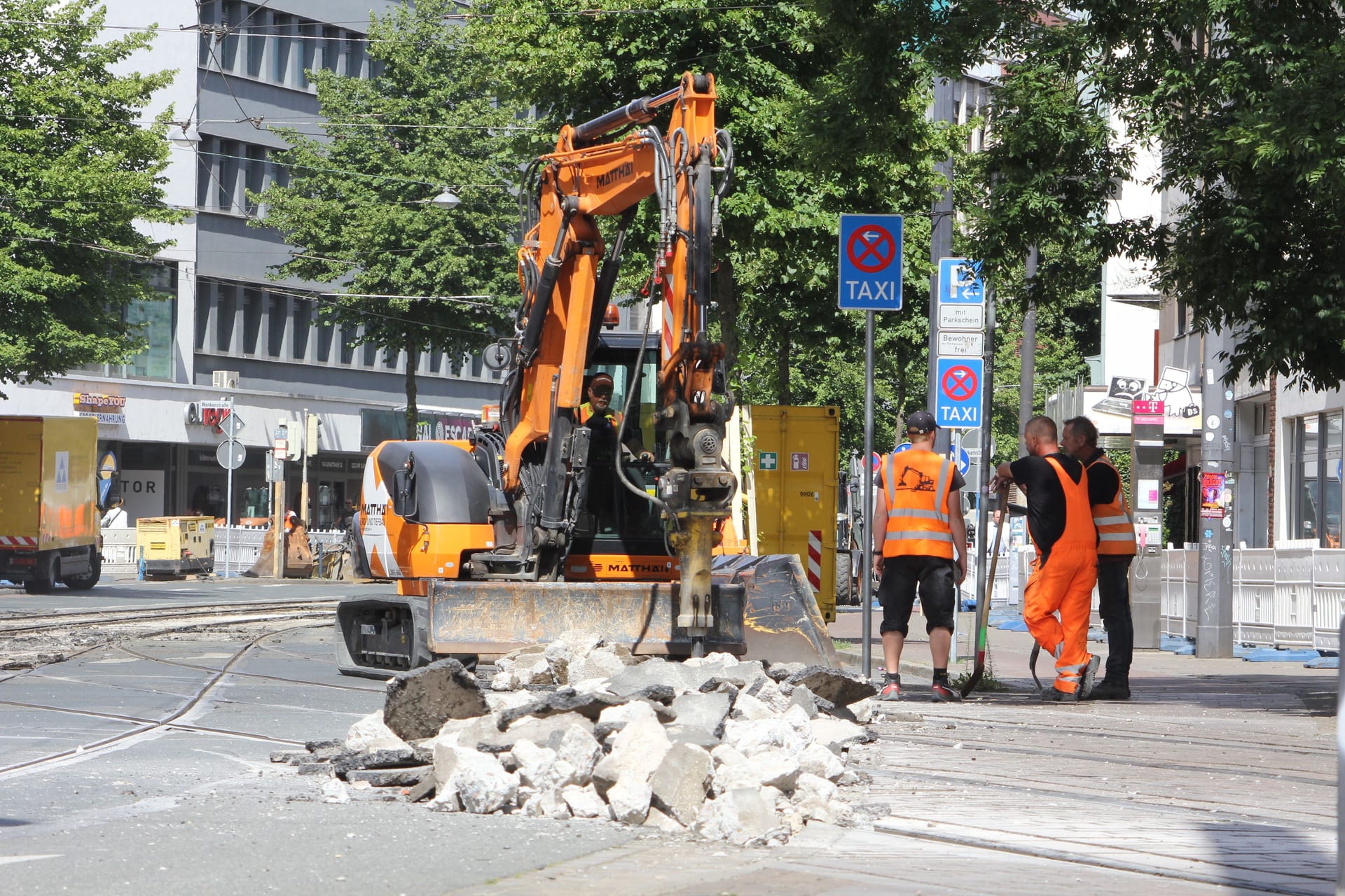 Bauarbeiten am Brill in Bremen: 850 Meter Gleise werden an der Verkehrsachse ausgetauscht.