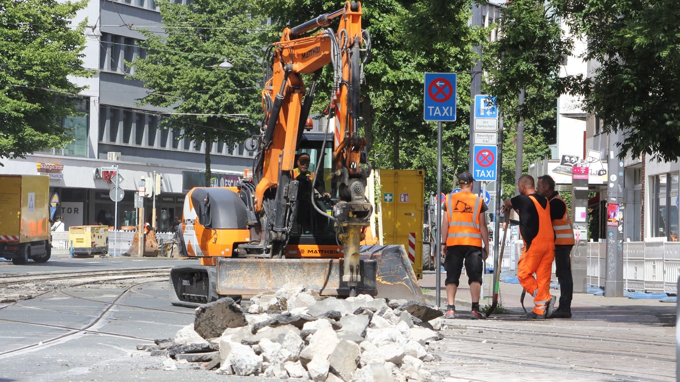 Bauarbeiten am Brill in Bremen: 850 Meter Gleise werden an der Verkehrsachse ausgetauscht.