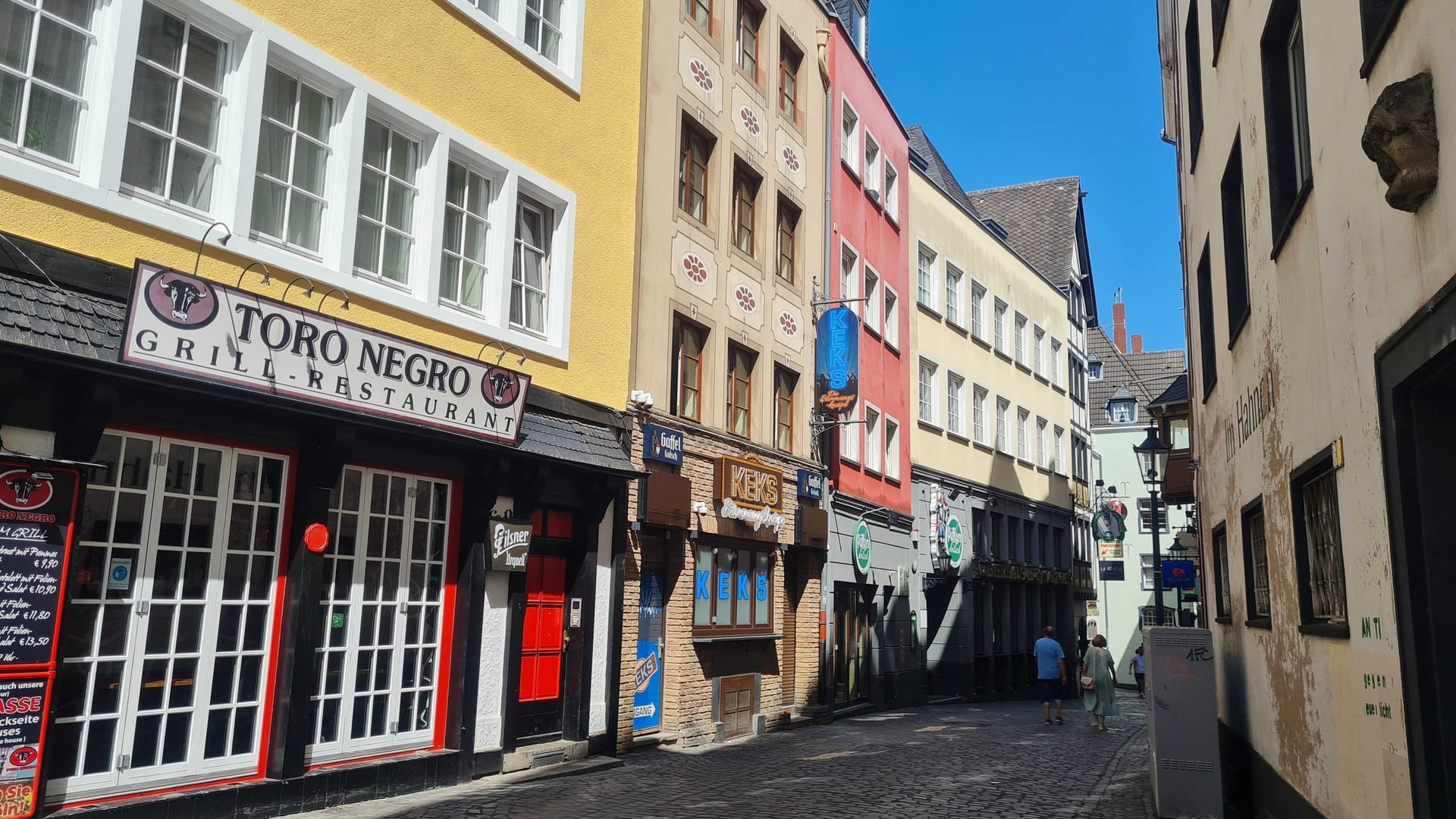 Die Gassen in der Altstadt: Wer schlau ist, sucht sich lieber ein kühles Plätzchen.