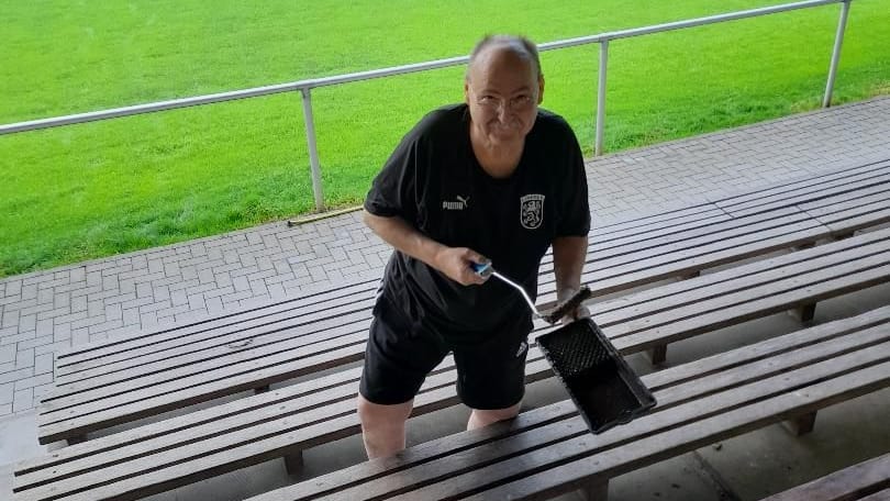 Vor dem Spiel wird das Stadion frisch gemacht: Der Lüner SV will dem Bundesligisten ein guter Gastgeber sein.