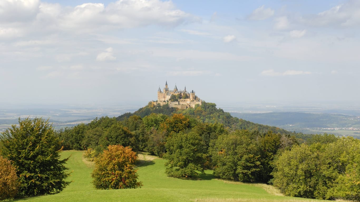 Burg Hohenzollern nahe Bisingen (Archivfoto): Im Zollernalbkreis hat es am Samstag ein Erdbeben gegeben.