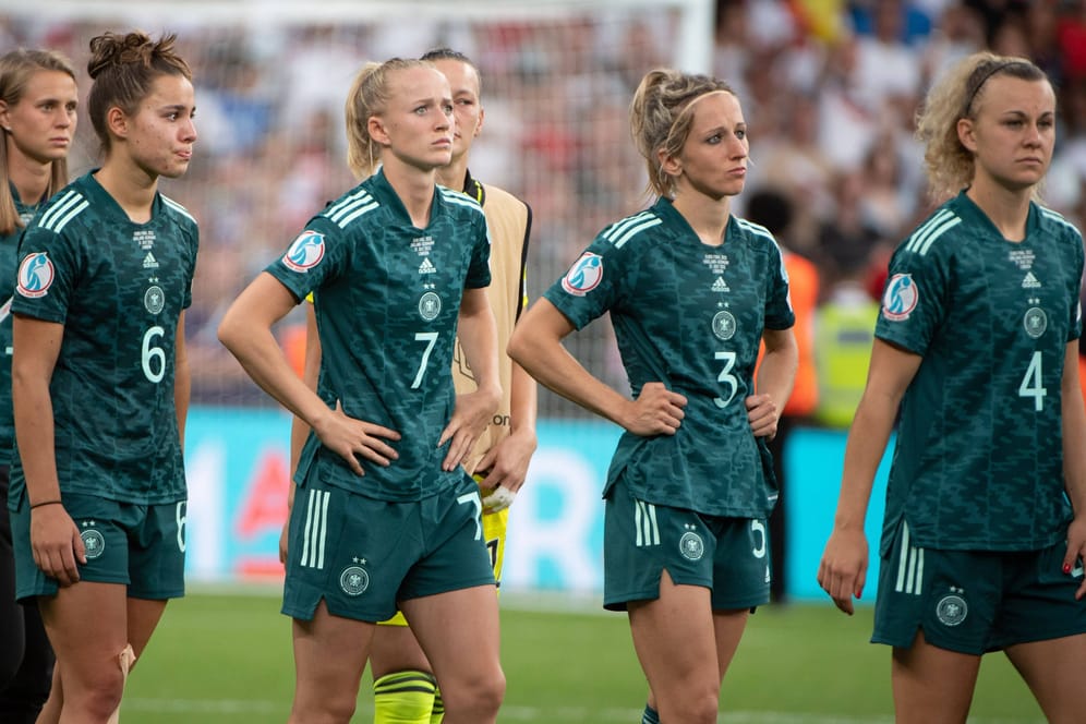 Enttäuscht: Die DFB-Spielerinnen nach dem EM-Finale.