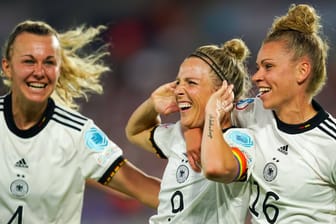 Lena Lattwein, Svenja Huth und Linda Dallmann (v. l. n. r.): Die DFB-Frauen wollen die Gruppenphase zu null abschließen.