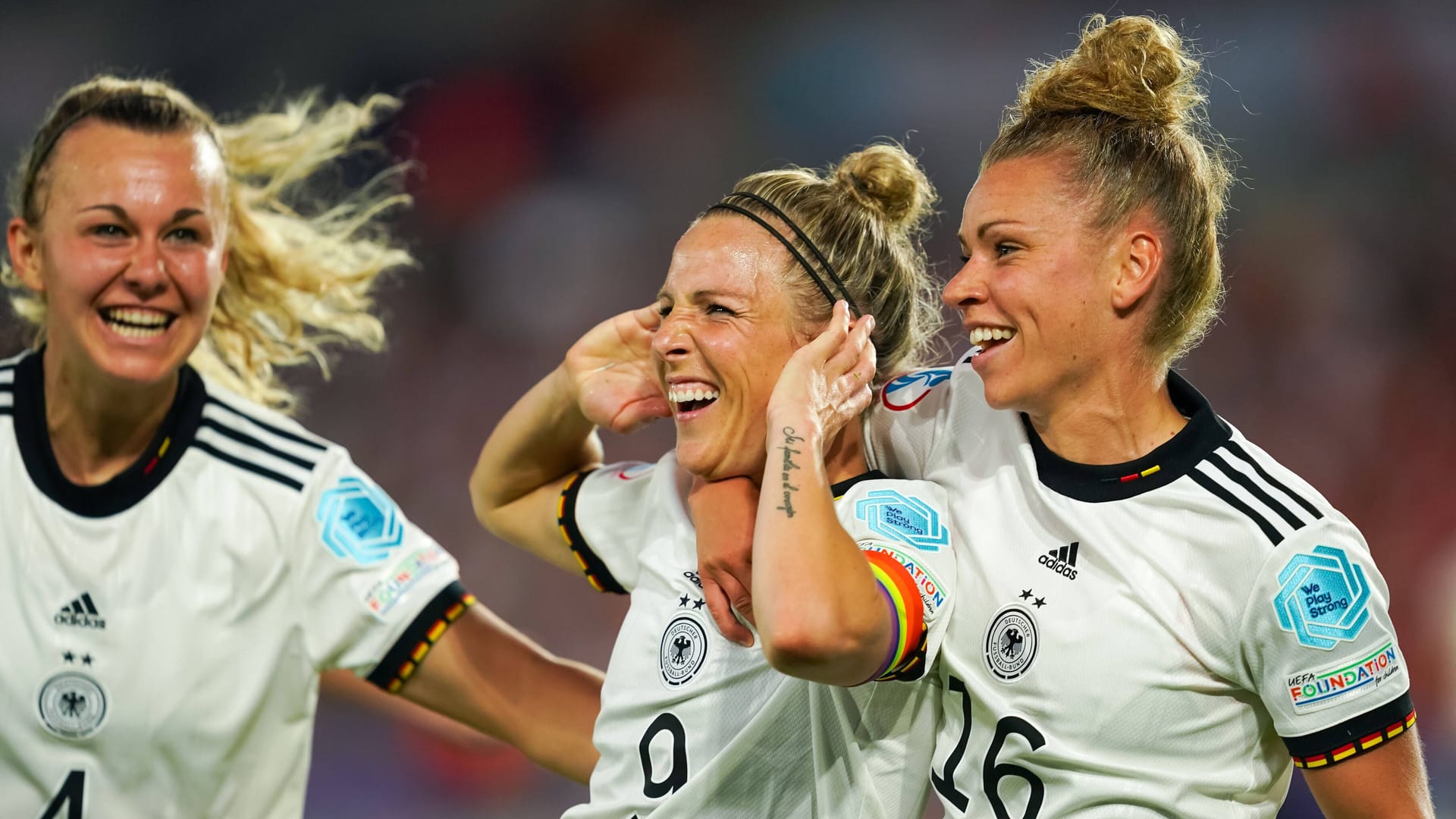 Lena Lattwein, Svenja Huth und Linda Dallmann (v. l. n. r.): Die DFB-Frauen wollen die Gruppenphase zu null abschließen.