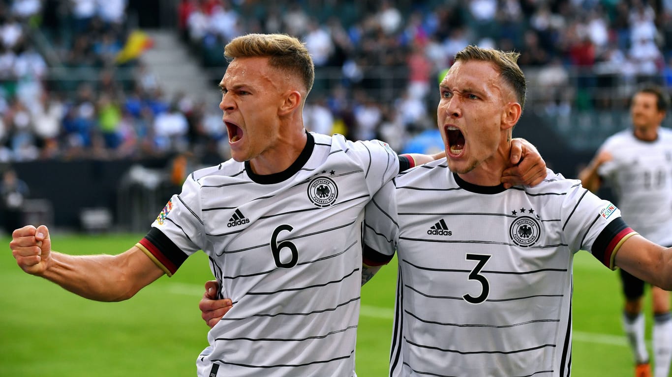 Joshua Kimmich zusammen mit David Raum (r.): Beide spielen in der deutschen Nationalmannschaft.