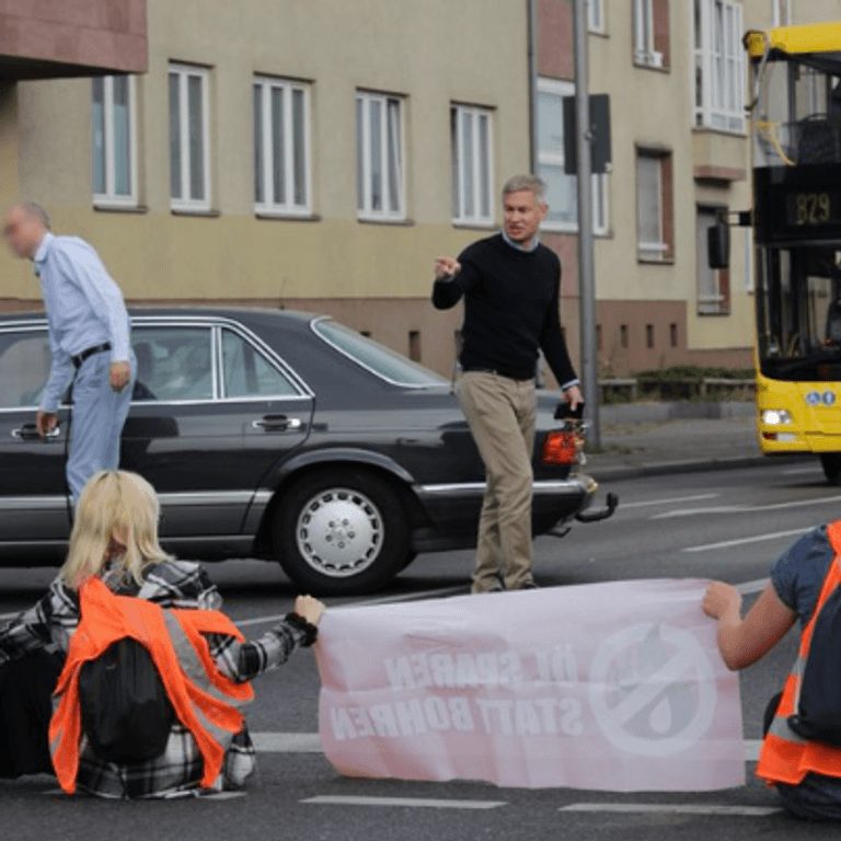 Not amused: "Welt"-Chefredakteur Ulf Poschardt keilt gegen die Autobahnblockierer.