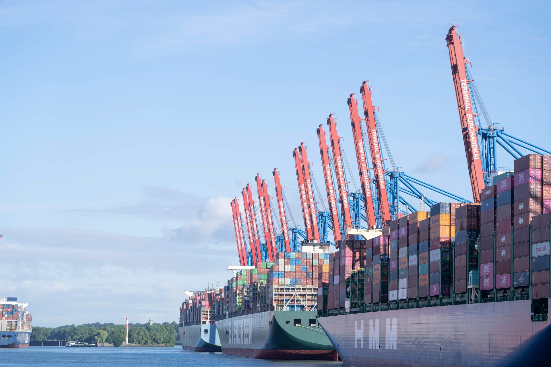 Hamburger Hafen (Symbolbild): Das weltweite Wirtschaftswachstum nimmt laut IWF-Prognose ab. Hamburger Hafen (Symbolbild): Das weltweite Wirtschaftswachstum nimmt laut IWF-Prognose ab.