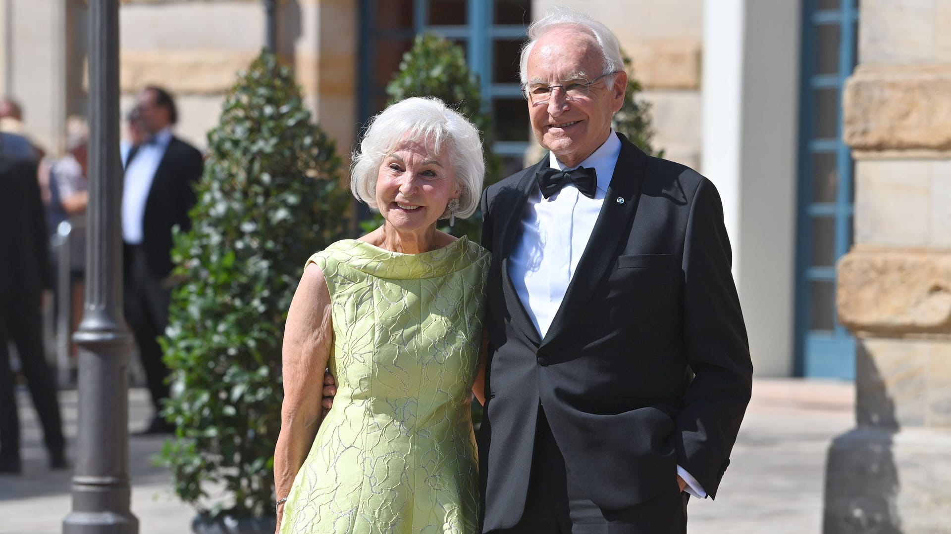 Edmund Stoiber und seine Frau Karin bei der Eröffnung der Richard-Wagner-Festspiele. Bei Tristan und Isolde produziert der Ex-Ministerpräsident eine ungewöhnliche Schlagzeile.