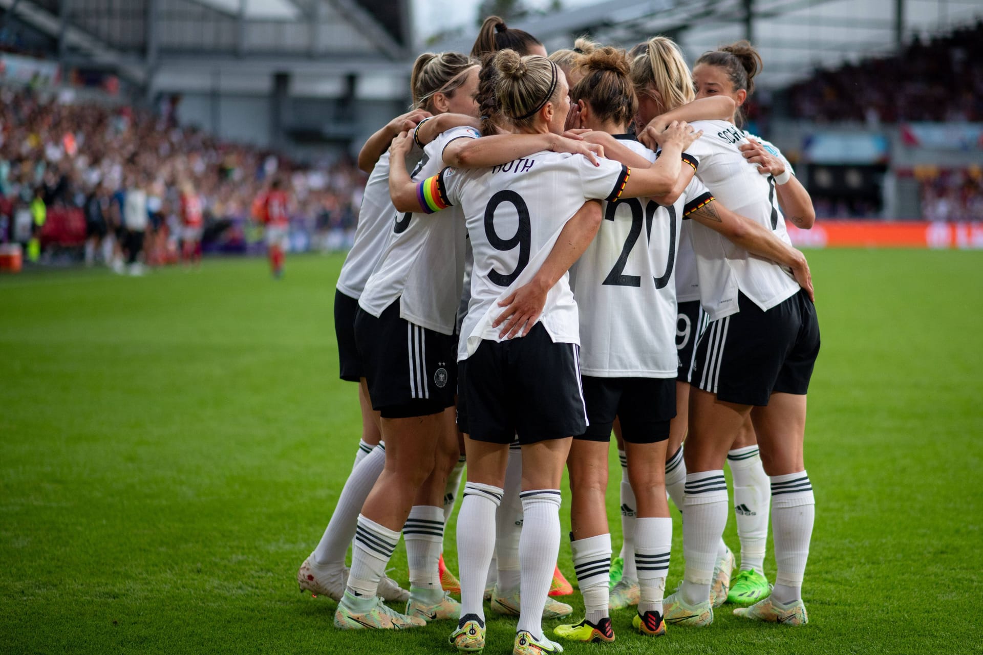 DFB-Damen im Kreis: Bisher gewann das Team zwei von zwei Partien.