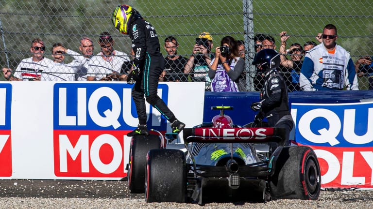 Unter Beobachtung: Lewis Hamilton (li.) musste nach seinem Crash am Rennwochenende die Häme der Verstappen-Fans über sich ergehen lassen.