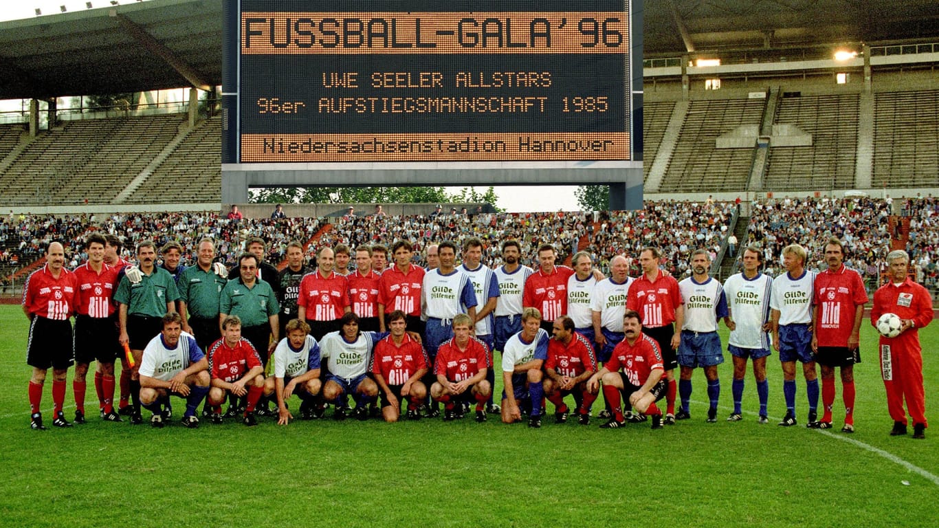 Uwe Seeler Allstars gegen Hannover 96 Aufstiegsmannschaft von 1985 am 05. August 1996 im Niedersachsenstadion (Archivbild).