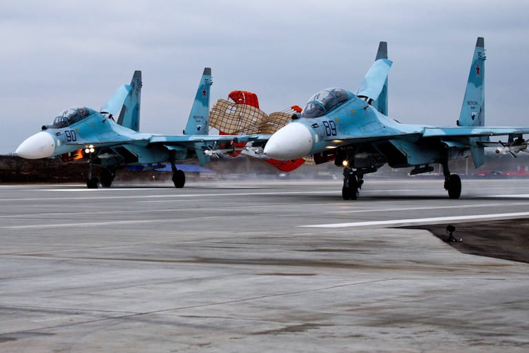 Russische Kampfjets auf der Krim: Laut dem britischen Geheimdienst bringt die Luftwaffe Flugzeuge auf der Halbinsel in Sicherheit. (Archivfoto)