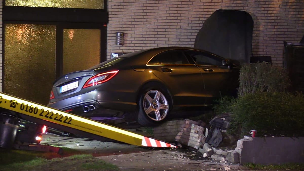 Oberhausen Mercedesfahrer rast in auf Drogen