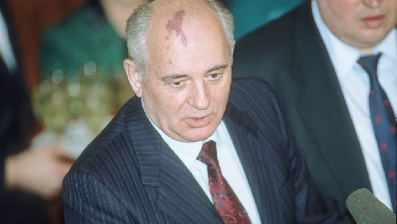 Michail Gorbatschow bei einer öffentlichen Veranstaltung: Er besitzt ein Feuermal auf der Stirn.