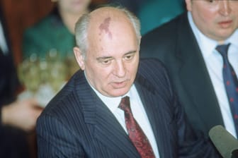 Michail Gorbatschow bei einer öffentlichen Veranstaltung: Er besitzt ein Feuermal auf der Stirn.