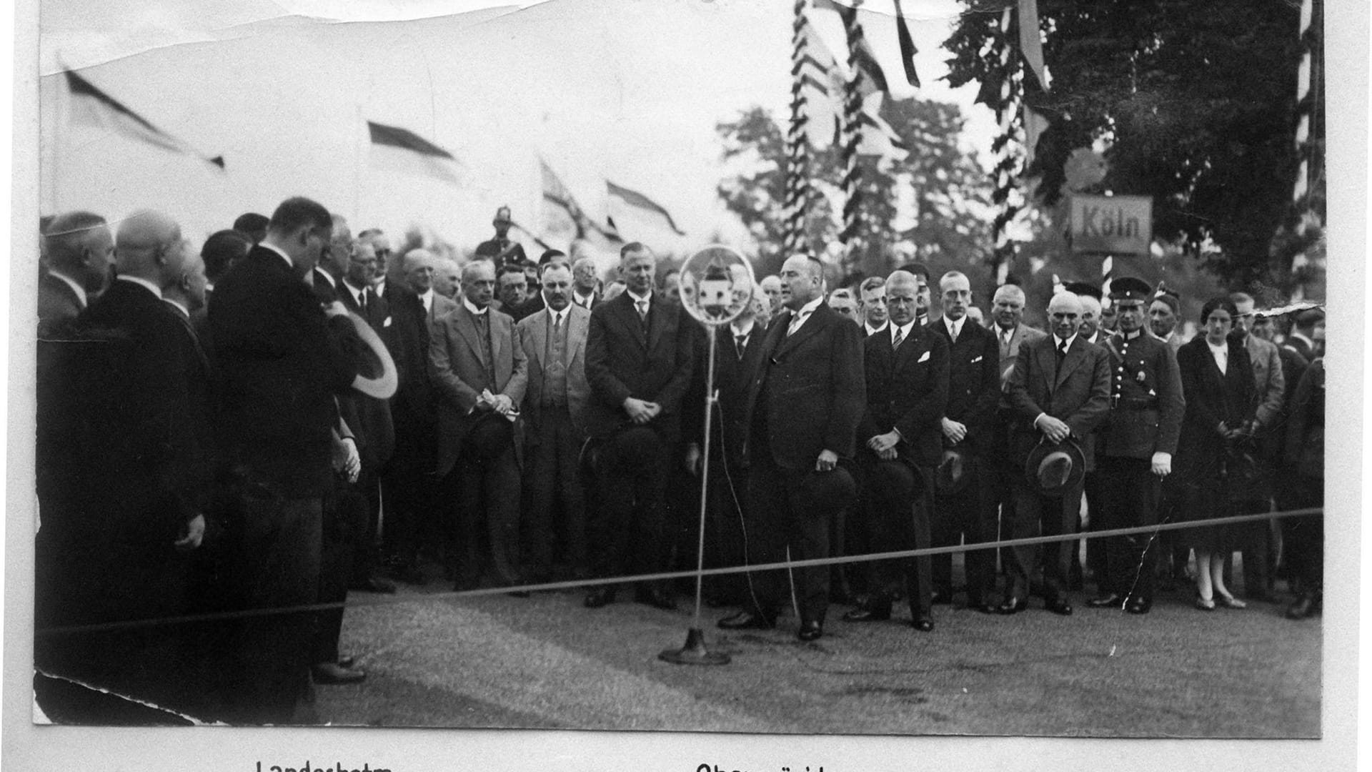 Eine Postkarte zur feierlichen Eröffnung von Deutschlands erster Autobahn: Inzwischen gibt es sie seit 90 Jahren.