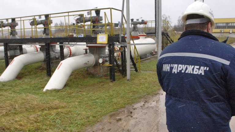 Teil der Öl-Pipeline Druschba in Russland (Archivbild): Die Lieferungen durch die Ukraine nach Europa sind vorerst eingestellt.