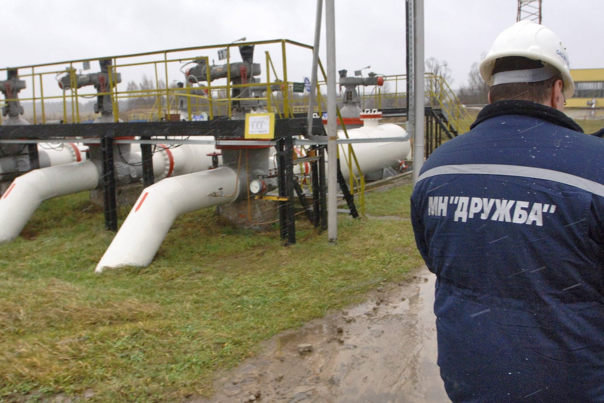 Teil der Öl-Pipeline Druschba in Russland (Archivbild): Die Lieferungen durch die Ukraine nach Europa sind vorerst eingestellt.
