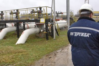 Teil der Öl-Pipeline Druschba in Russland (Archivbild): Die Lieferungen durch die Ukraine nach Europa sind vorerst eingestellt.