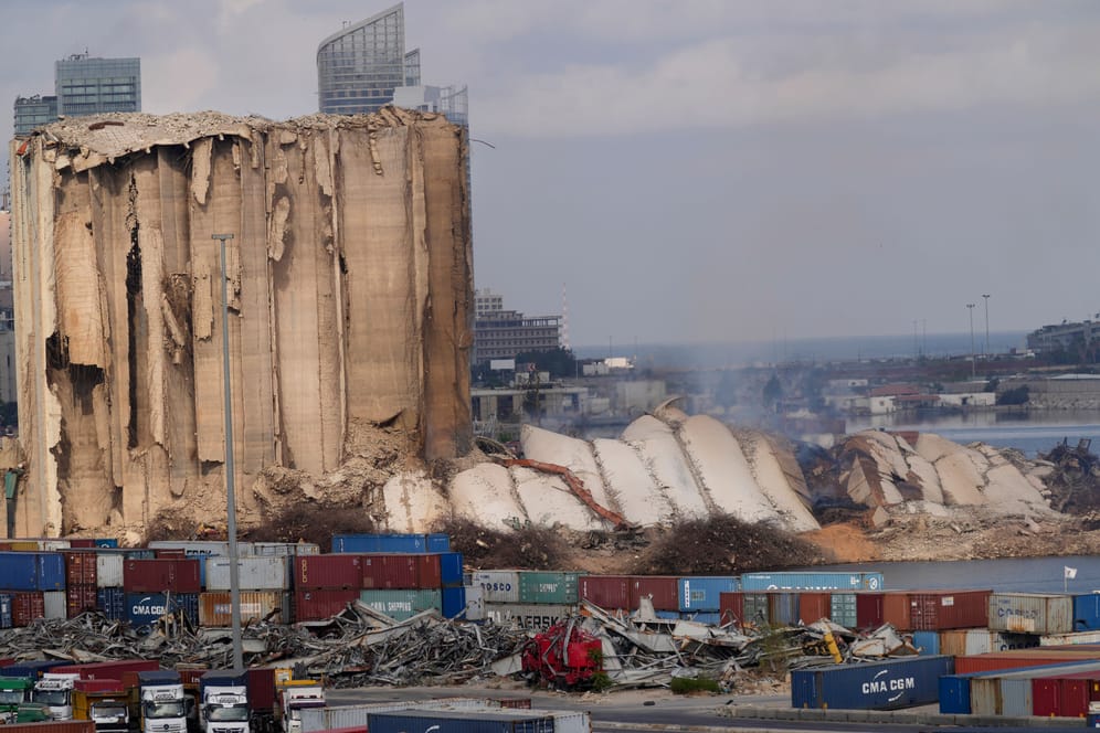 Reste des Getreidesilos: Seit der schweren Explosion vor zwei Jahren waren die Speicher im Hafen von Beirut in einem schlechten Zustand.