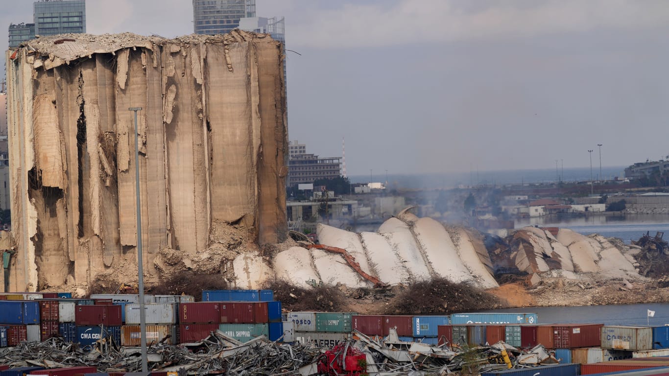 Reste des Getreidesilos: Seit der schweren Explosion vor zwei Jahren waren die Speicher im Hafen von Beirut in einem schlechten Zustand.